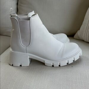 Steve Madden White Chunky Ankle Boots – Women’s Size 10